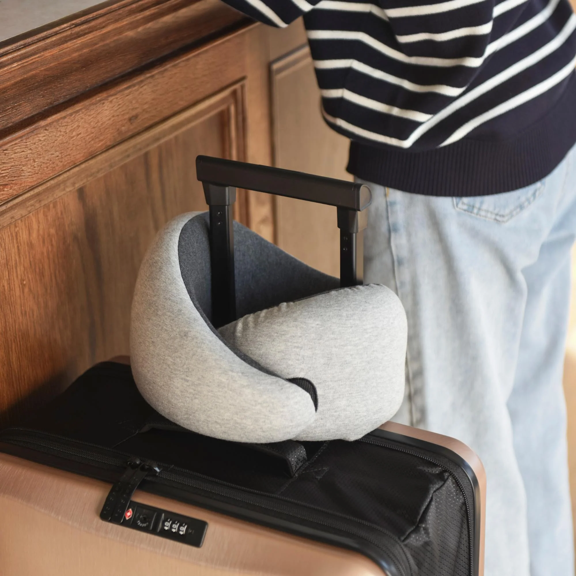 Go Neck Pillow| あらゆる旅で極上の眠りをサポート - Image 3