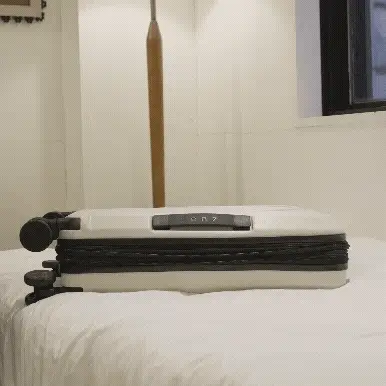 senz° foldaway｜ 旅も日常も軽くなる、折りたたみ式スーツケース - Image 3